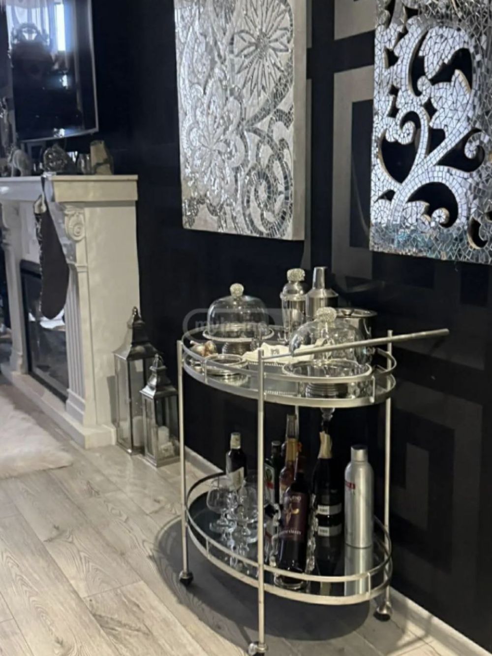 იყიდება 2 ოთახიანი ბინა ვაკეში